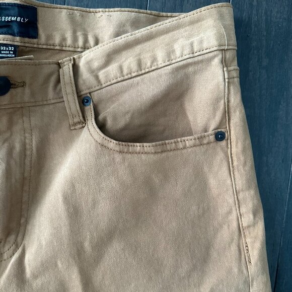 Free Assembly Tan Men's 32W x 32L Chino Pants - Picture 5 of 15
